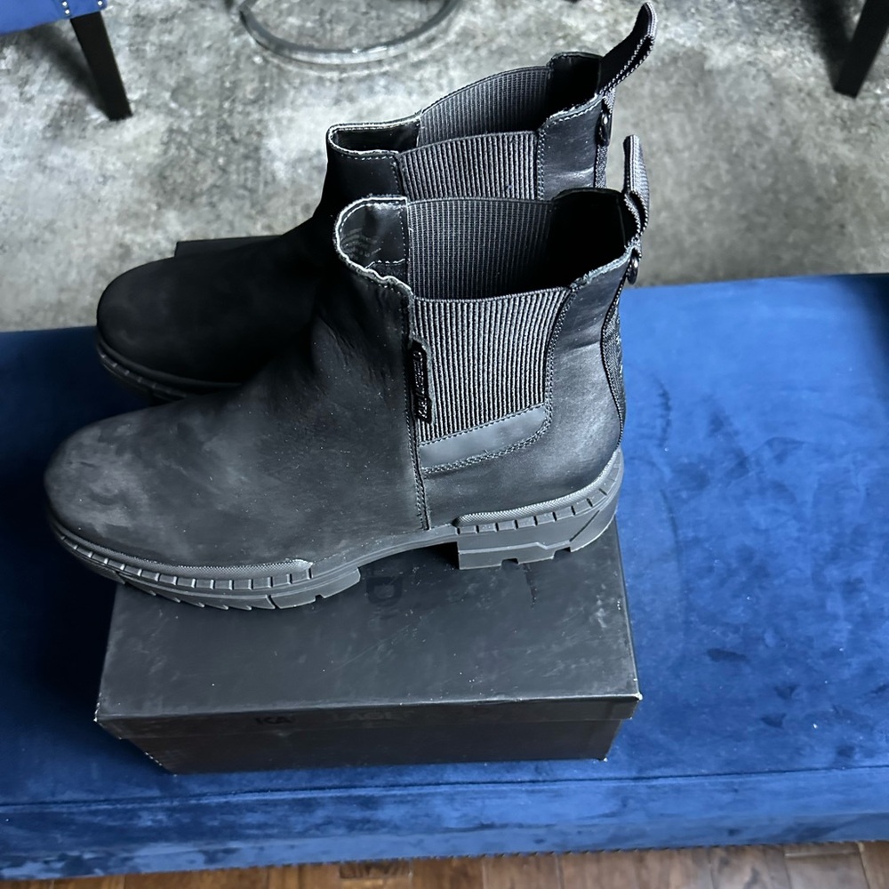 Suede sporty boots